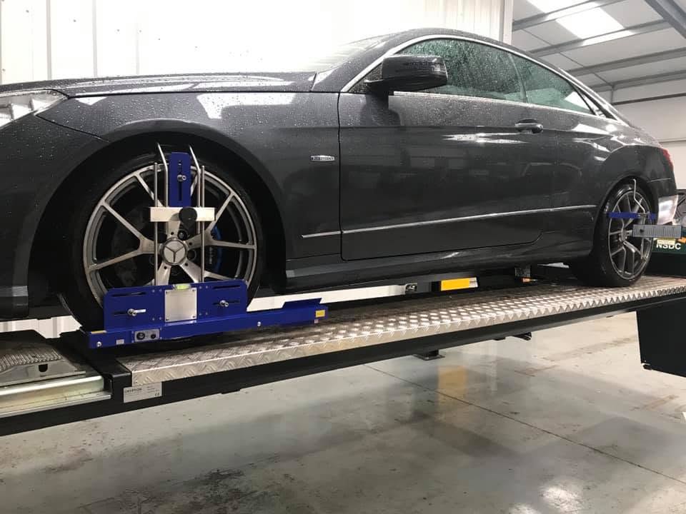 Latest wheel tracking and alignment equipment